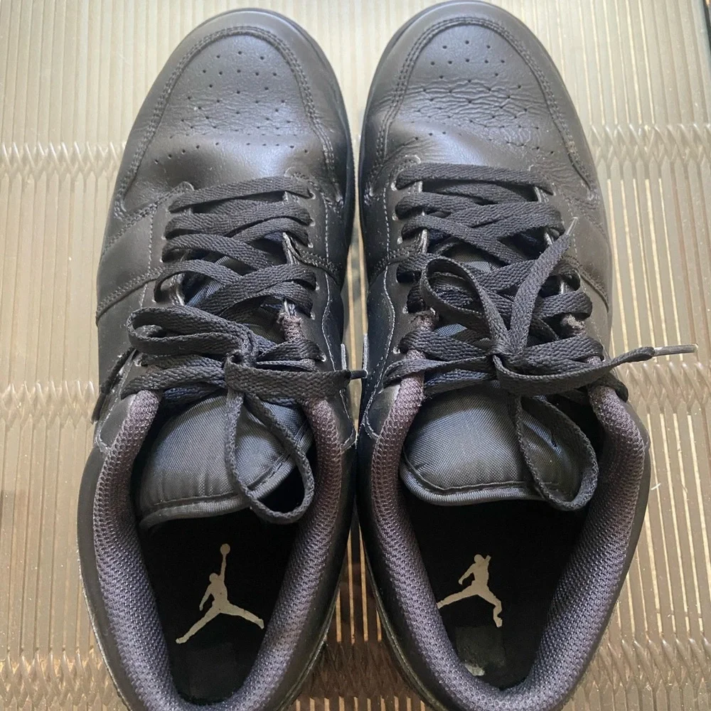 Nike all black